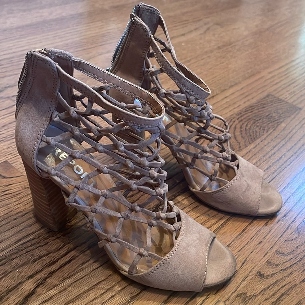 Report heels